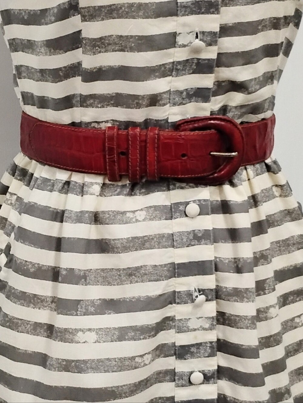 VINTAGE RED ITALIAN ALLIGATOR BELT - Picture 5 of 11